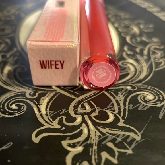 Jeffree Star Supreme Gloss in the color wifey - Picture 2 of 3
